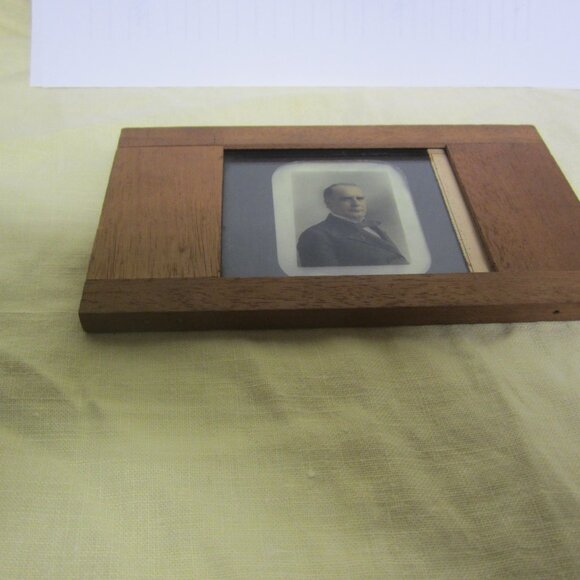 VTG ANTIQUE GLASS NEGATIVE PLATE PICTURE IN A WOODEN FRAME - Picture 3 of 3